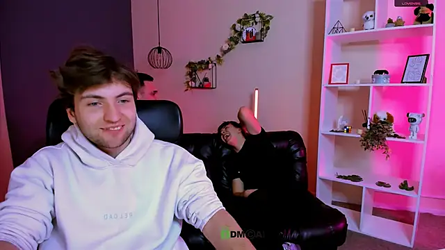 travis_wolf_'s Live XXX Chat