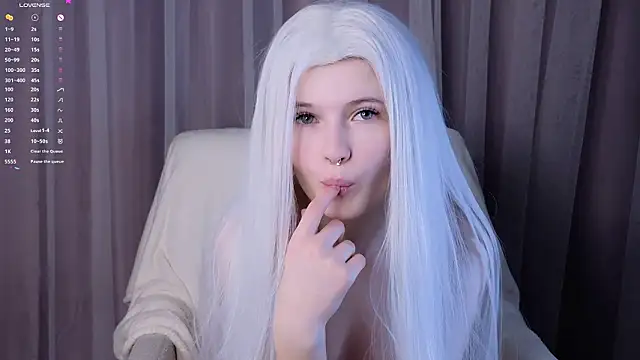 LynHillaire Chat XXX in diretta