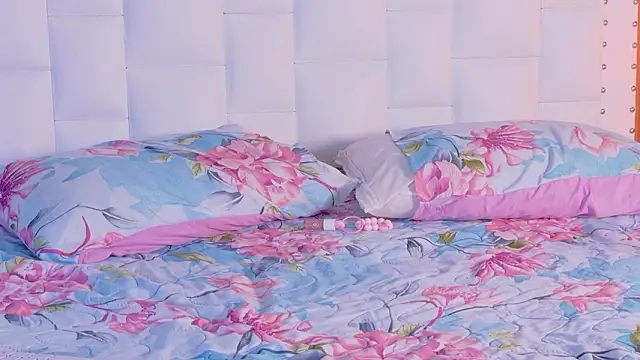 Онлайн чат XXX kinkylittlegirll