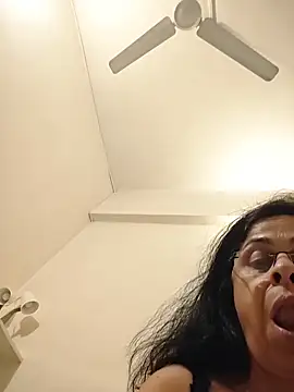 Chat XXX en directo de NakedMILFx