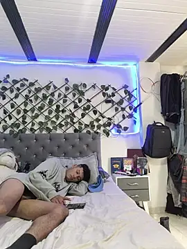 kyle_dustt: διαδικτυακό σόου στην κάμερα