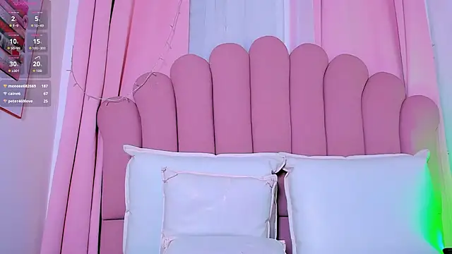 NicoleMadrird Show in webcam