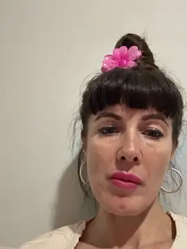 LadyLuxLoverのライブXXXチャット