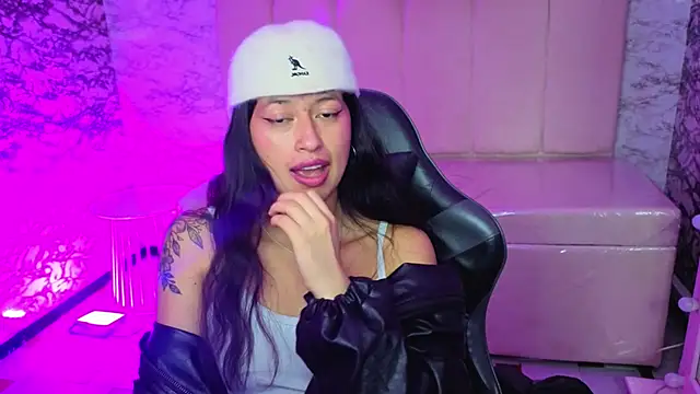 Chat +18 de Candy_Rose_v ao vivo