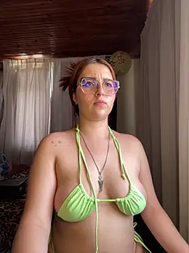 CoraVibes live XXX chat