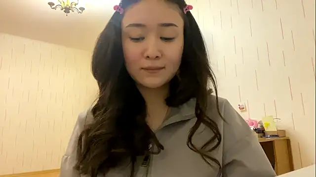 YourMiIa Adlı Modelin Canlı XXX Sohbeti