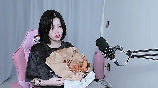 MISA_02 Adlı Modelin Canlı XXX Sohbeti