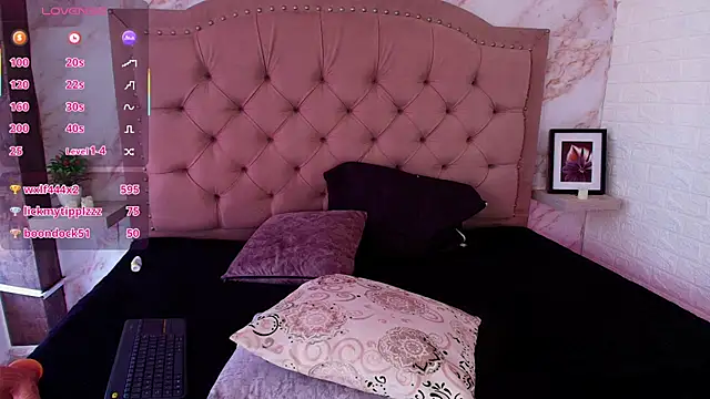 daphne_walton élő XXX-chatje