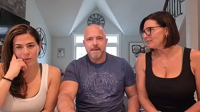 3totangox: διαδικτυακό σόου στην κάμερα