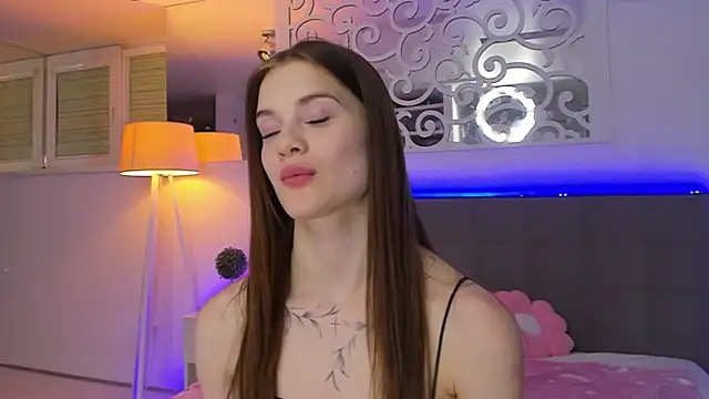 LuisaClover Chat XXX in diretta