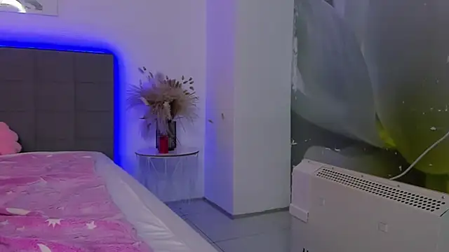 LuisaClover 即時 XXX 聊天