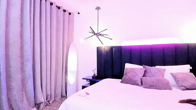 nattashaa7: διαδικτυακό σόου στην κάμερα