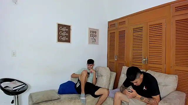 brutal_sex_room2k Adlı Modelin Canlı XXX Sohbeti