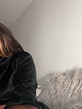 LillShayy: διαδικτυακό σόου στην κάμερα