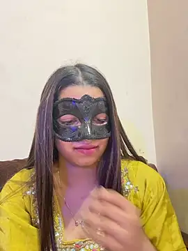 Pokazy przed kamerką – Im_Sakshi_