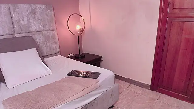 KatrionaNyxのライブXXXチャット