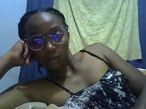 ElianeHot: διαδικτυακό σόου στην κάμερα