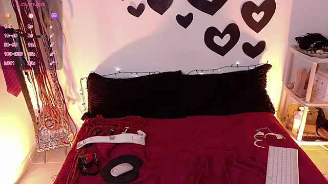 Yunnaa-Subb élő XXX-chatje