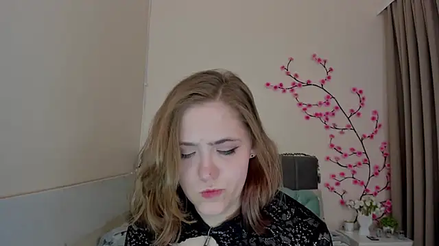 DellaRows élő XXX-chatje