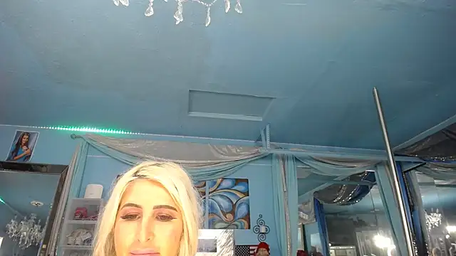 ADRIANNA_FOX Chat XXX in diretta