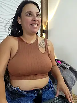 LizzRouse élő XXX-chatje