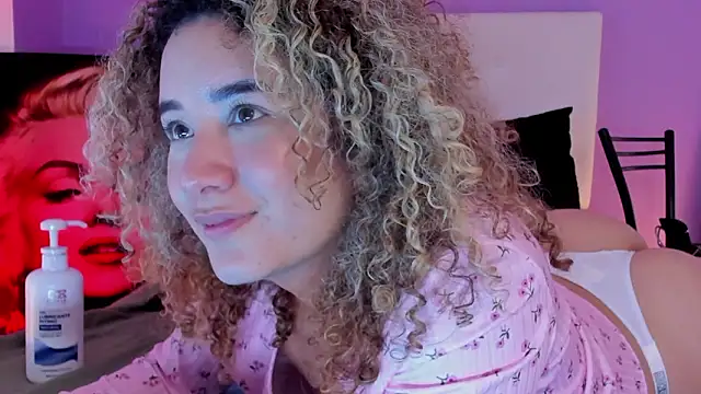 Charlotte11-11's Live XXX Chat