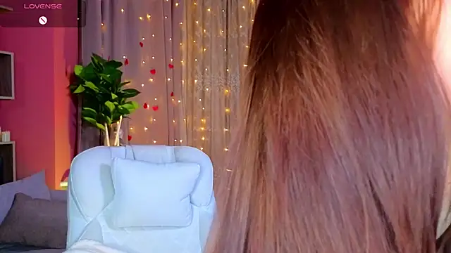 Lucy_louras 即時 XXX 聊天