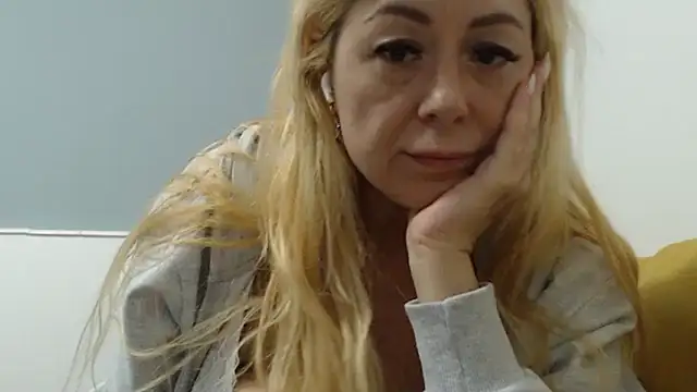 _karolynesyera_ live XXX chat