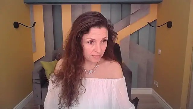 EllaLongのライブXXXチャット