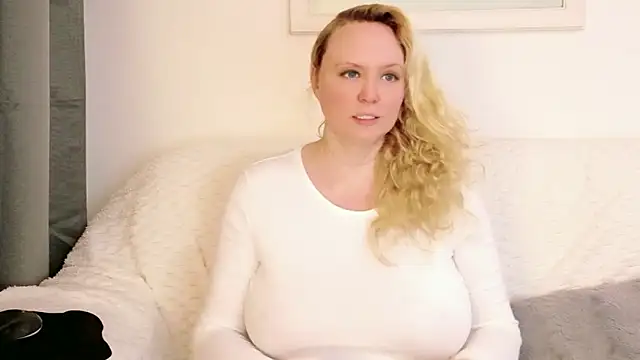 Sarah4you's Live XXX Chat