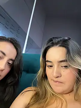 دردشة Antonella_Julieta الجنسية المباشرة