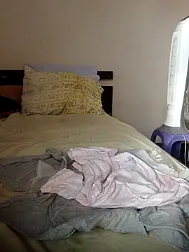 GOLDEN_HQUR élő XXX-chatje