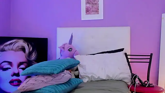 Charlotte11-11's Live XXX Chat