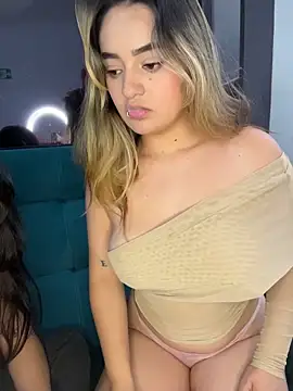 XXX chat uživo modela Antonella_Julieta