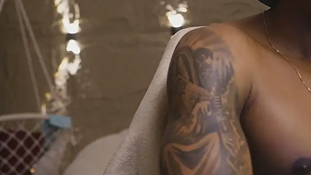 Logan_Varela Adlı Modelin Web Kamerası Şovu