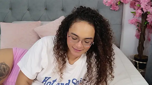 Taylor_Tina Chat XXX live