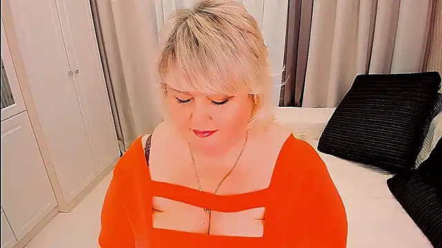 Chatroom XXX en direct de BIGTITSBBW