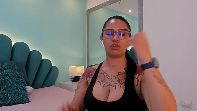 sharlott18 即時 XXX 聊天