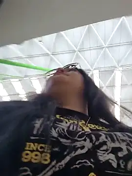 Sakura_0505 Adlı Modelin Canlı XXX Sohbeti