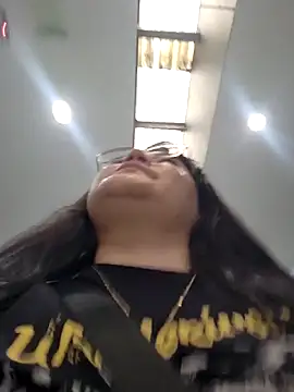 Sakura_0505 élő XXX-chatje