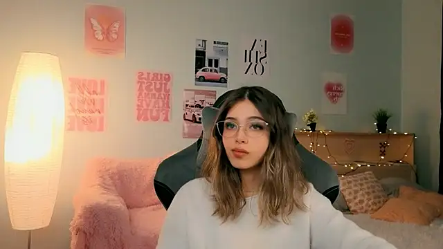 dinnerwithflowers Adlı Modelin Canlı XXX Sohbeti