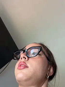 Онлайн чат XXX hottiee_melannie