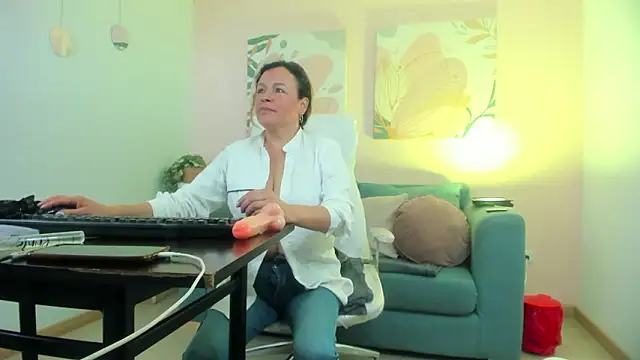 Ivonne_4's Webcam Show