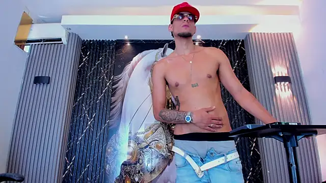 Mighty_Boys_888 webcam show