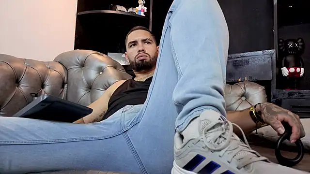 matteosantos: διαδικτυακό σόου στην κάμερα