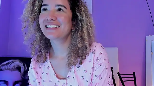 XXX chat uživo modela Charlotte11-11