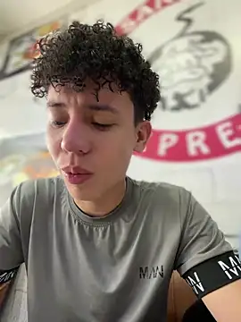 yoursexyjose 现场XXX聊天