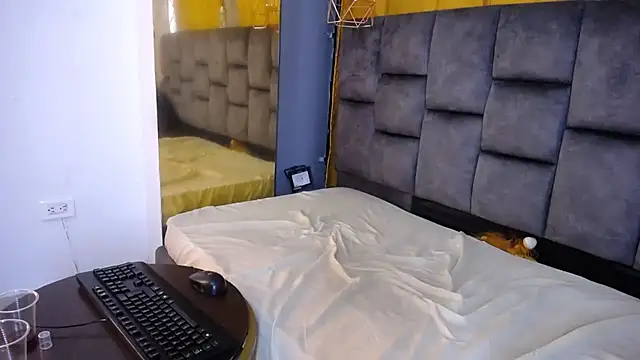 Chatroom XXX en direct de Noemi_Miller_