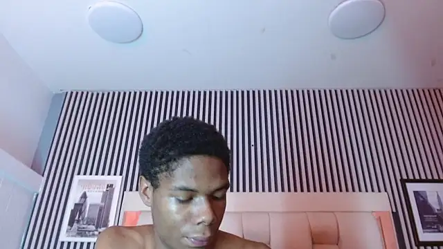 Pokazy przed kamerką – Santiago_Ortiz_