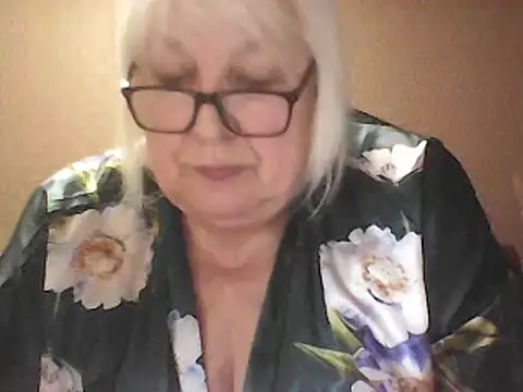 Alexia64231: онлайн-секс-чат